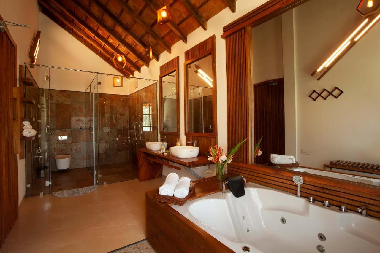 Stayvista At Cedar - Strelitzia 2Bhk With Breakfast And Jacuzzi Chikmagalur Exterior photo